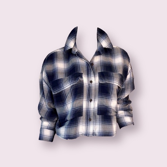 Abercrombie & Fitch Tops - Abercrombie & Fitch Cropped Plaid Button Down Shirt